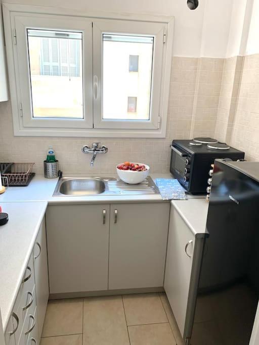 Spacious 4-Bedroom Family Home, 100M From Metro Athens Luaran gambar